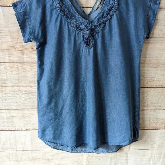 Neiman Marcus Size Small Chambray Tencel Double V-Neck Ruffle Sleeve Tunic Top - Picture 4 of 10